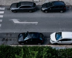 Parquery helps city parking authorities to display the location of available parking spots throughout the city.