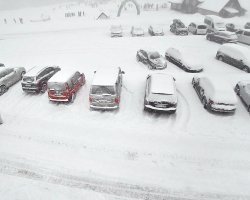 Parquery locates where are available parking spots in ski stations