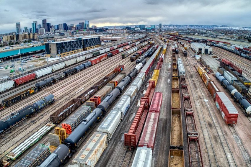 Parquery monitors train wagons on railroad yards