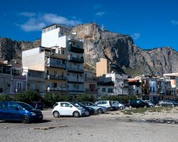 Parquery detects how many remaining space is available on non-delimited parking areas.