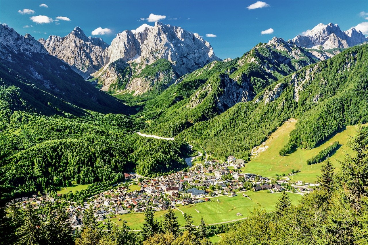 Parquery displays where are available parking spots in Kranjska Gora