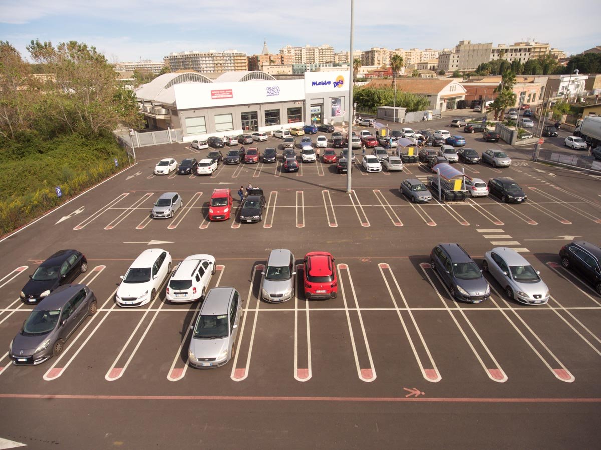 The ideal view to detect vehicles and avoid obstructions is to see them from the front or from the back.