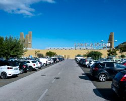 Parquery results are displayed on dynamic guidance panels when entering a shopping center.