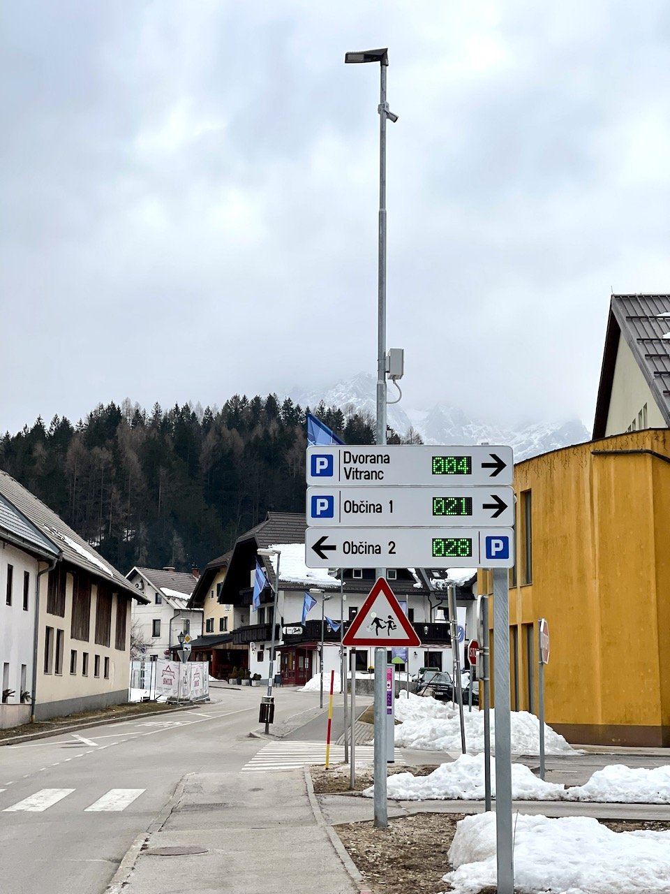 Images from cameras are analyzed by Parquery and results are displayed on panels