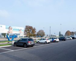 Parquery displays available parking spots on highway rest areas, both for cars and trucks.